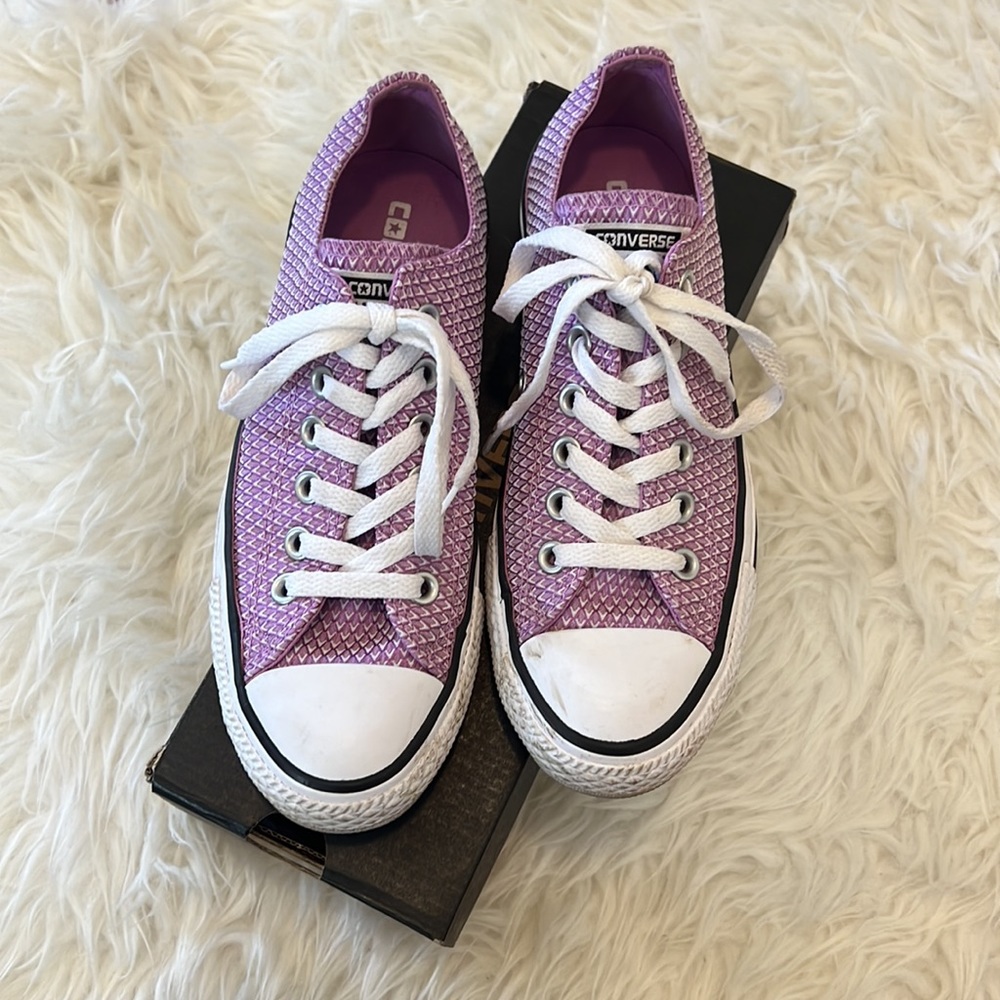 Women’s purple converse